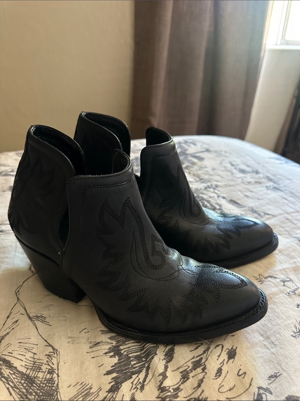 Ariat booties women’s size 10
